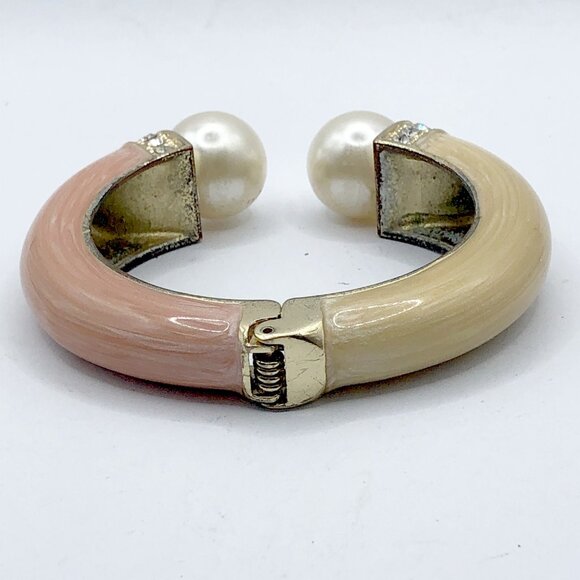 Pink and cream enamel hinged cuff bracelet - Picture 3 of 6